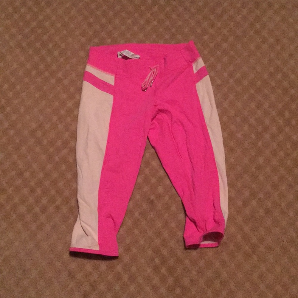Lulu lemon size 6 cropped hot pink pant